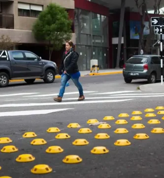 Cómo los reductores de velocidad mejoran la convivencia entre peatones y conductores en zonas urbanas
