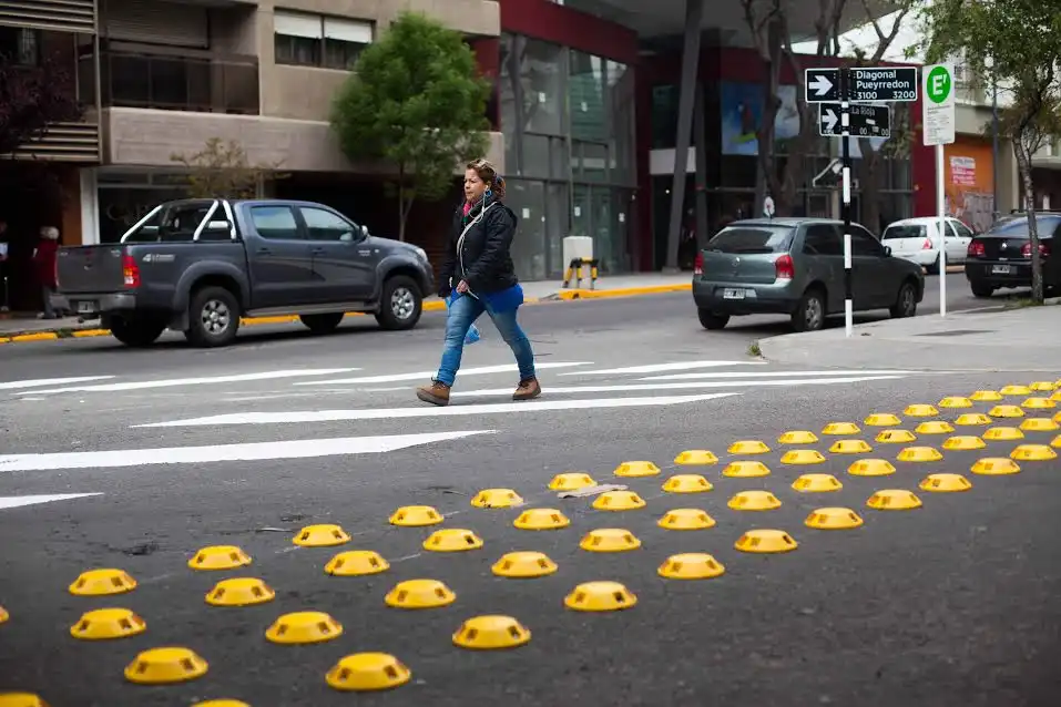 Cómo los reductores de velocidad mejoran la convivencia entre peatones y conductores en zonas urbanas